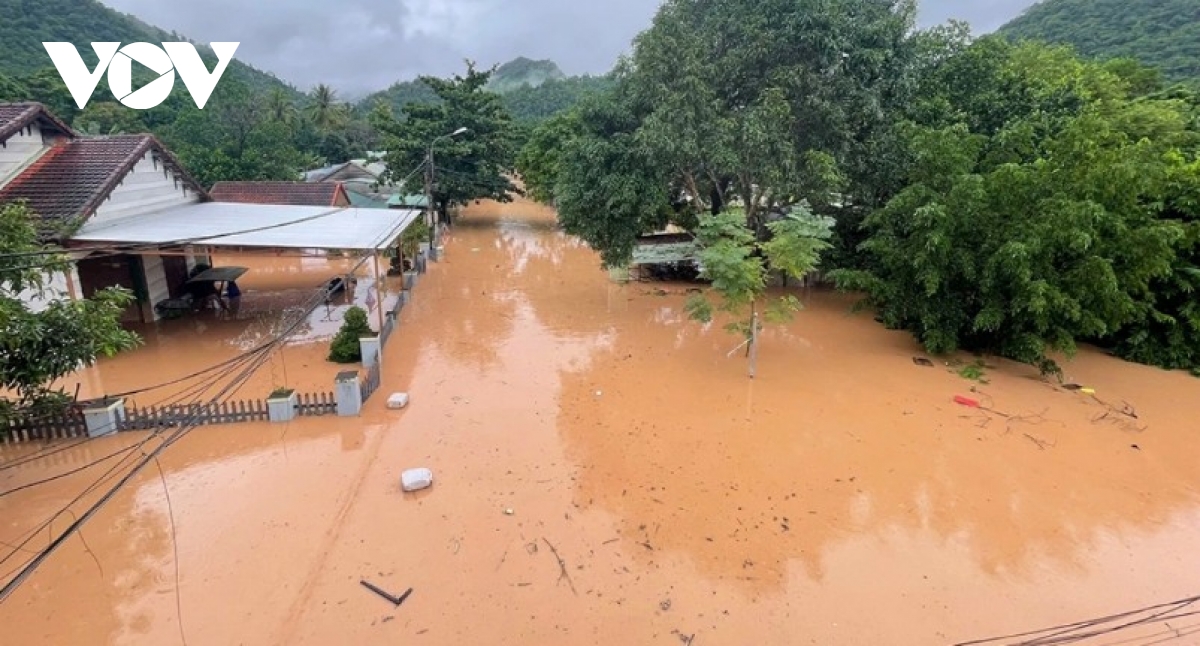 Extreme flooding in Hue and Da Nang breaks historical records